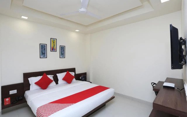 OYO 24707 Comfort Inn by OYO Rooms