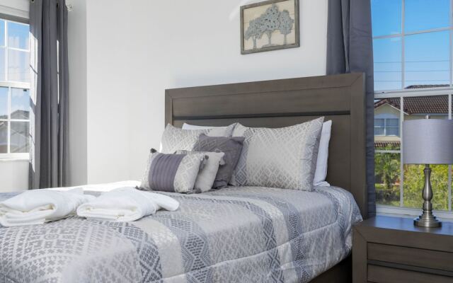 Beautiful 5Bd Single Family w/ Game Room @ 106 Lake Wilson Preserve