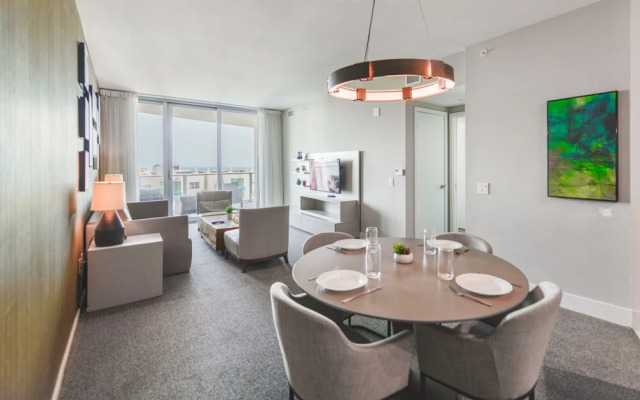 Perfect Beachfront Condo: Comfort & Luxury