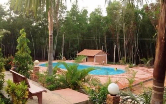 Thuyhouse Resort