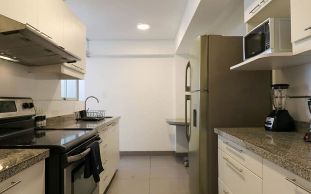 Lovely 3BR With Balcony in Miraflores