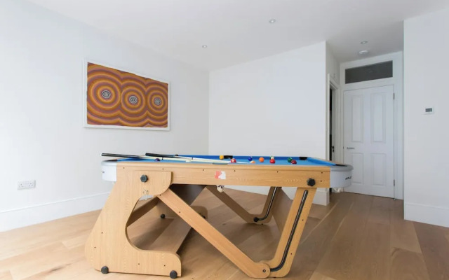 Winchendon Road by Onefinestay