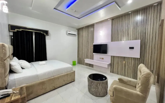 Clique Court Hotel & Suite