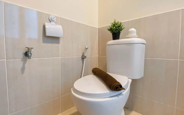 Relaxing Studio Room At Meikarta Apartment