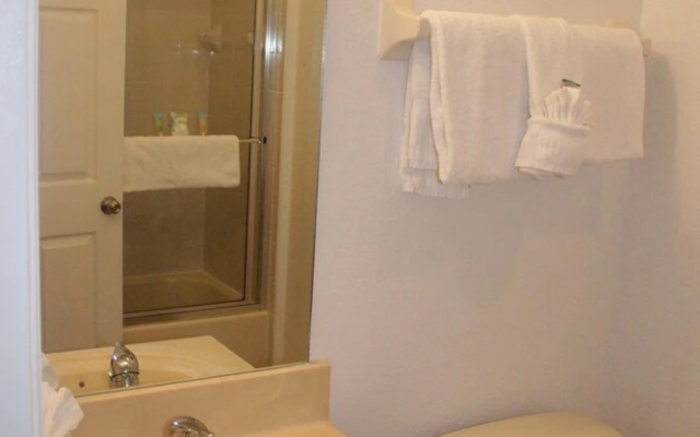 Regal Oaks 4 Bed Townhome