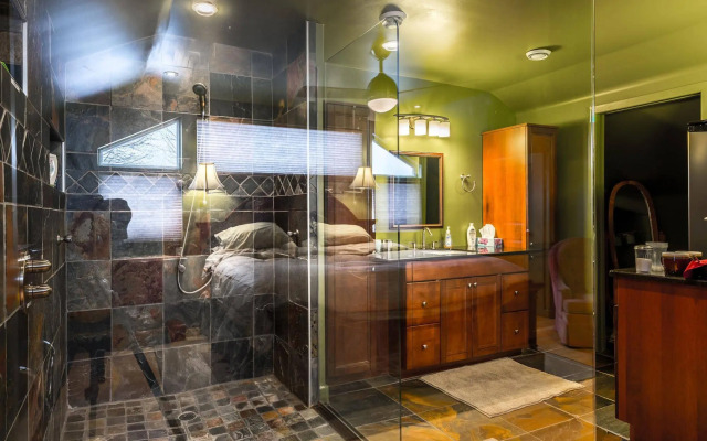 Abbott Road Suites