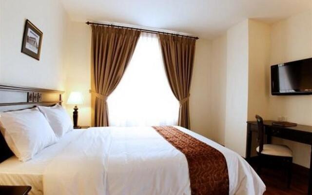 Colonial Hotel