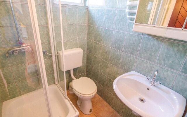 Nice Home in Sreser With Wifi and 3 Bedrooms