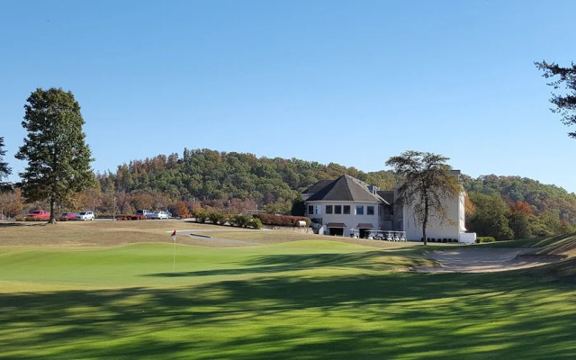 Woodlake Lodge Golf and Country Club