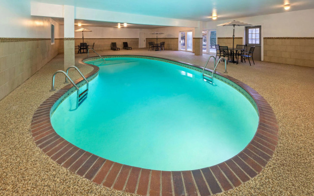 Days Inn by Wyndham Hutchinson