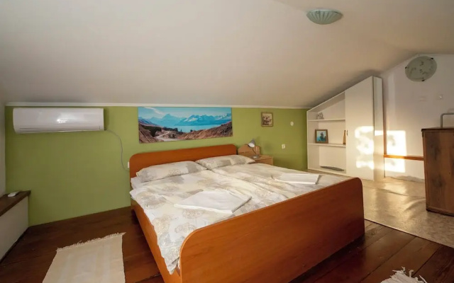 Hill Pool House, Kaštel Kambelovac Retreat