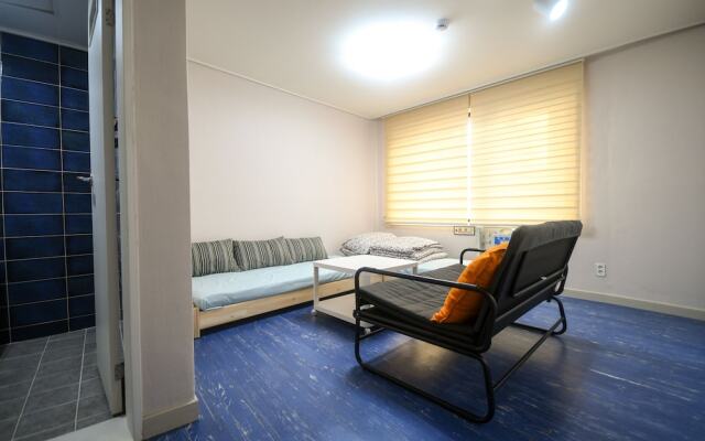 BLUEHUM Guesthouse - Hostel