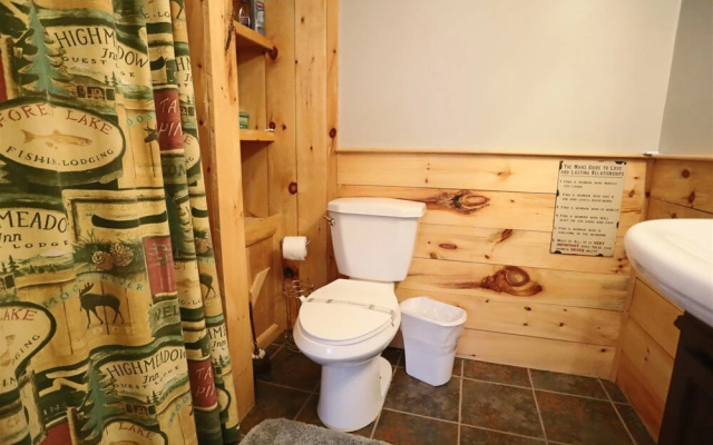 Newly Renovated Private 3 Bedroom Home in Waterville Estates Near Community Center - Bv146e
