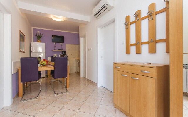 Stunning Home in Ravni With Wifi and 2 Bedrooms