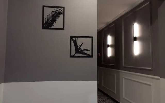 Grand Aura Hotel