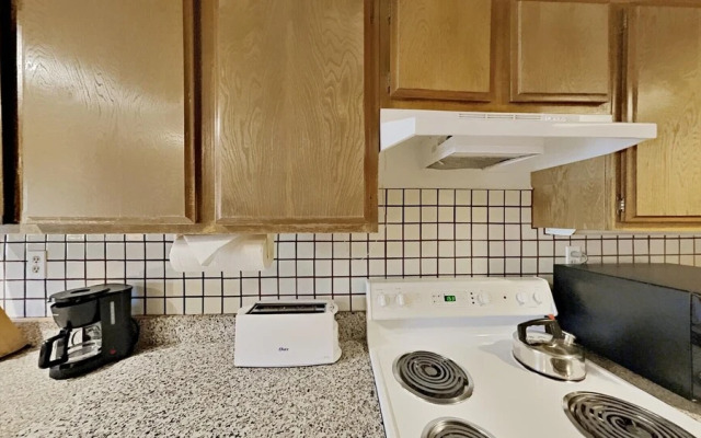 Slopeside 2 Bedroom Condo with 3 Spas! Easy Access to Recreation! by RedAwning