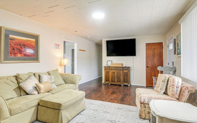 Tropic Getaway Near Bryce Canyon National Park!