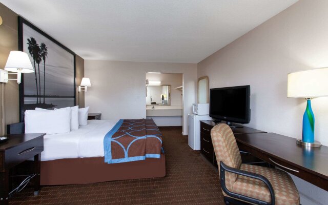 Super 8 by Wyndham Kissimmee