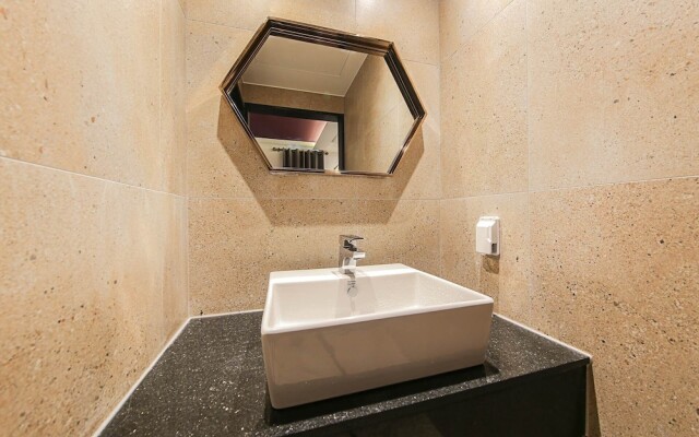 Lerocherrouge Hotel