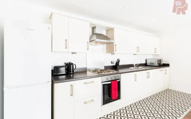 Central Massplaza 2 Bedroom Apartment - Parking & Balcony - Air Conditioned