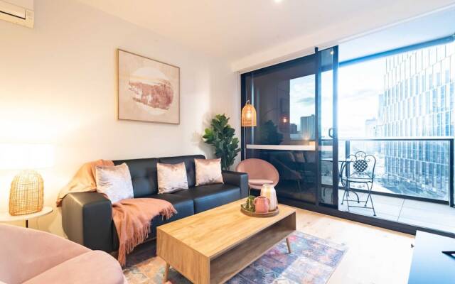 Central 2 Bedroom Apartment in Southbank