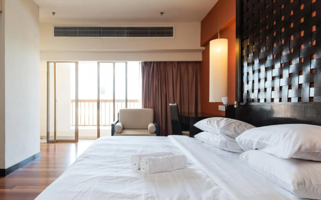 W Studio Resort Suites at Pyramid Tower