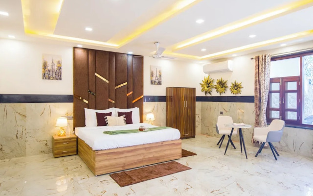 ELIVAAS Ivory Estate Pet-friendly Farm