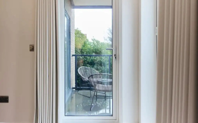 The Wembley Park Gem - Lovely 2bdr Flat With Balcony