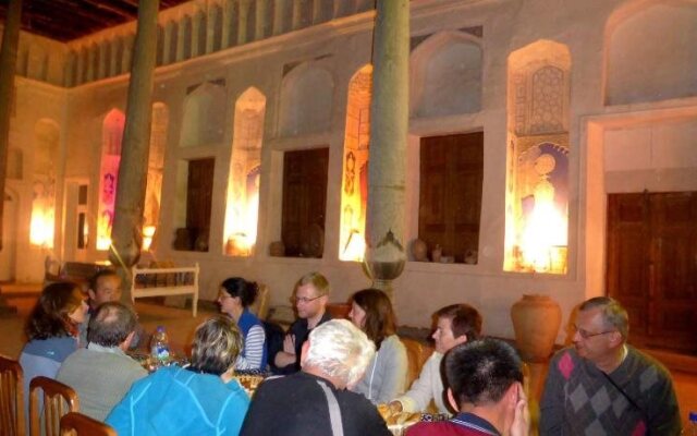 Hovli Poyon Hotel