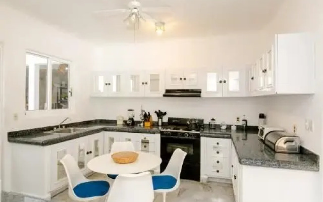 7BR EXCLUSIVA casa en Las Brisas con ALBERCA