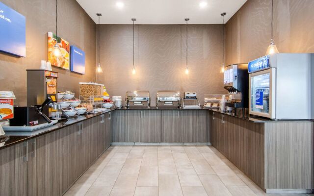 Comfort Inn & Suites