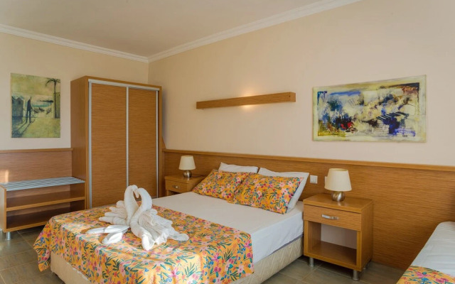 Aqua Nina Hotel