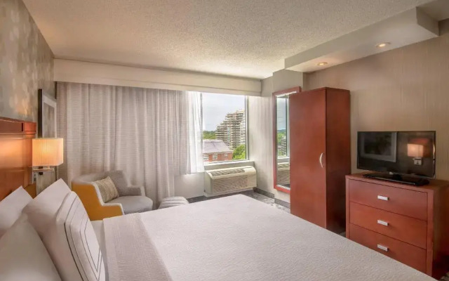 Courtyard Bethesda Chevy Chase