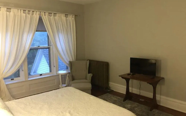 Hatch House Bed & Breakfast