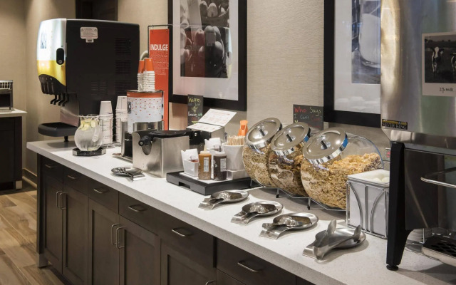 Hampton Inn & Suites Seattle/Redmond