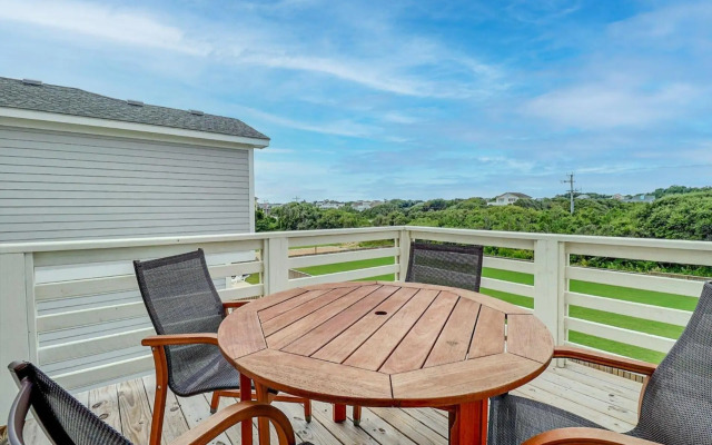 4059 - Bikinis & Martinis