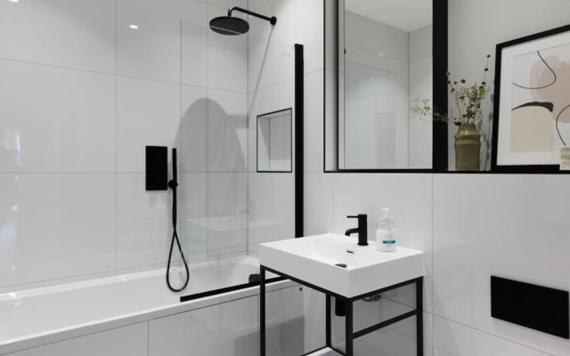 The Brondesbury Quarters - Modern 2bdr Flat With Balcony Parking