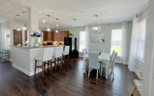 Sea-renity 3 Bedroom Home by Redawning