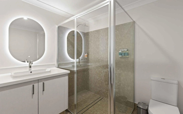 Moonlight Bay Suites