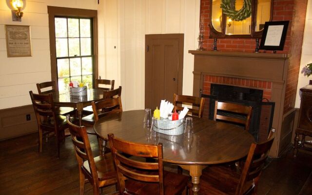 Wolf Creek Inn & Tavern