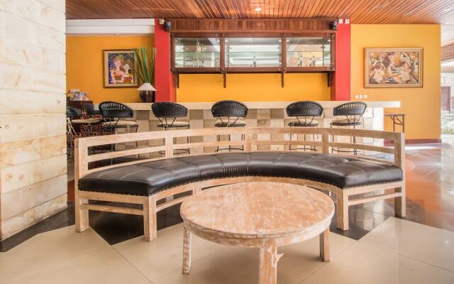 Super OYO Townhouse Oak Maxi Hotel Legian