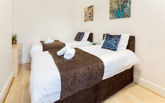 Liverpool Short Stay-Malden Suite