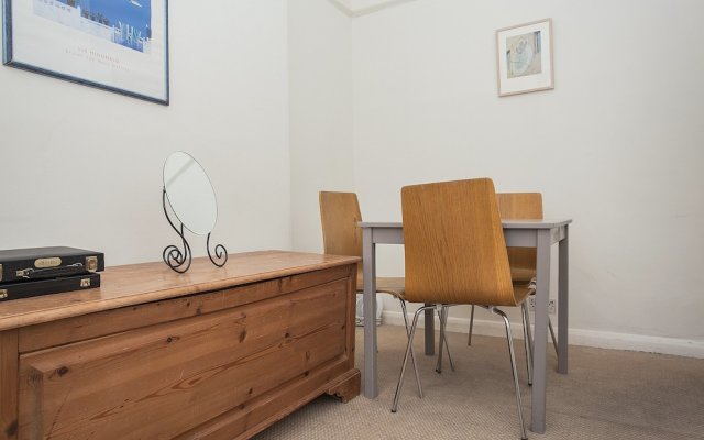Bright 1 Bedroom Flat in Oval