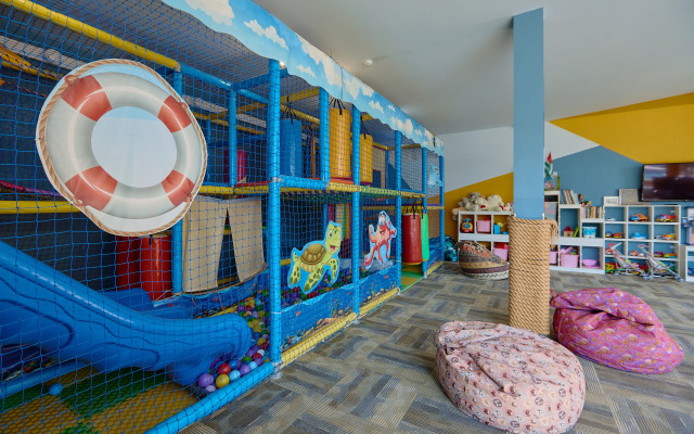 Aquamarine Family Club Hotel