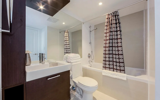 Atlas Suites - Bay & College