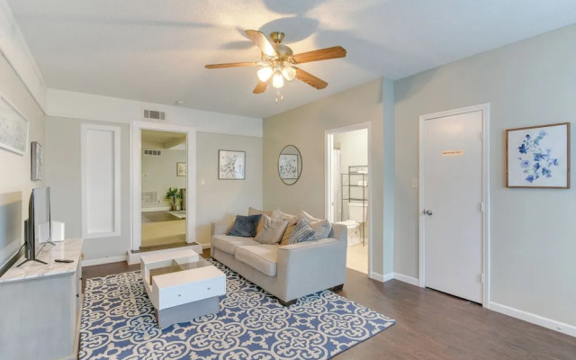 Walk to Beach: Galveston Vacation Rental!