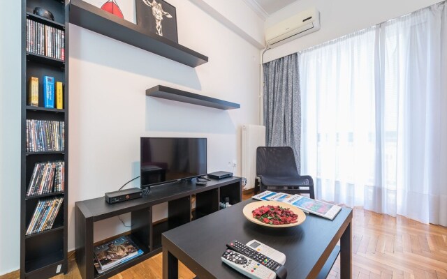Cozy 2 Bedroom Apartment by Cloudkeys