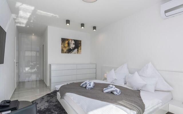 Amazing Holiday Home In Novigrad With Bubble Bath