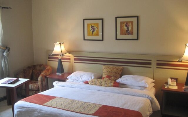 Axari Hotel & Suites