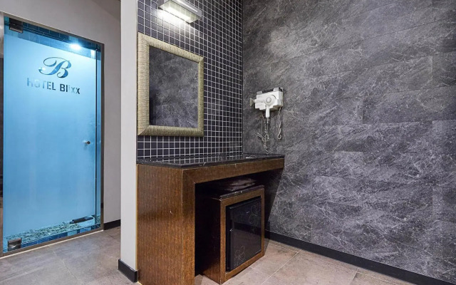 Blixx Hotel